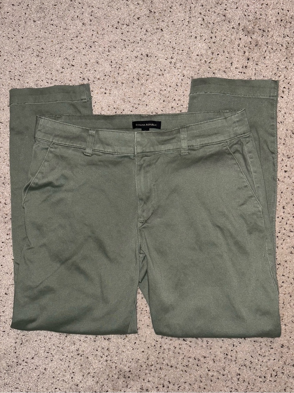 Banana Republic Olive Green Women’s Pants. 2 Front Pockets. Size 10. VGUC.